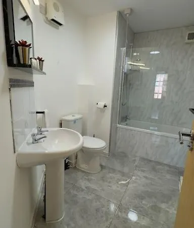 شقة Cosy 2 Bed In The Heart Of Leeds ليدز